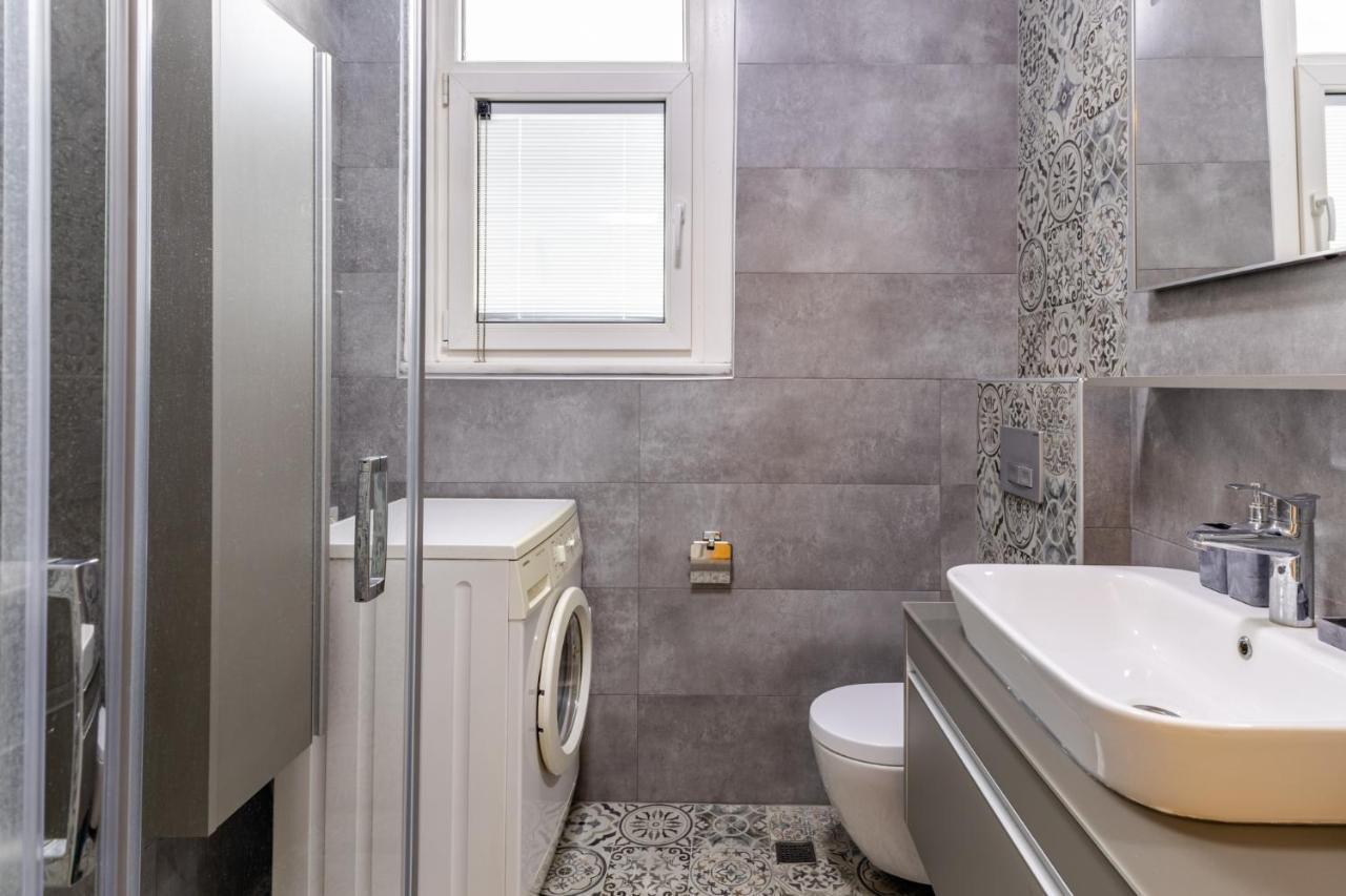 イスタンブールFlat With Balcony And Bosphorus View In Beyogluアパートメント エクステリア 写真